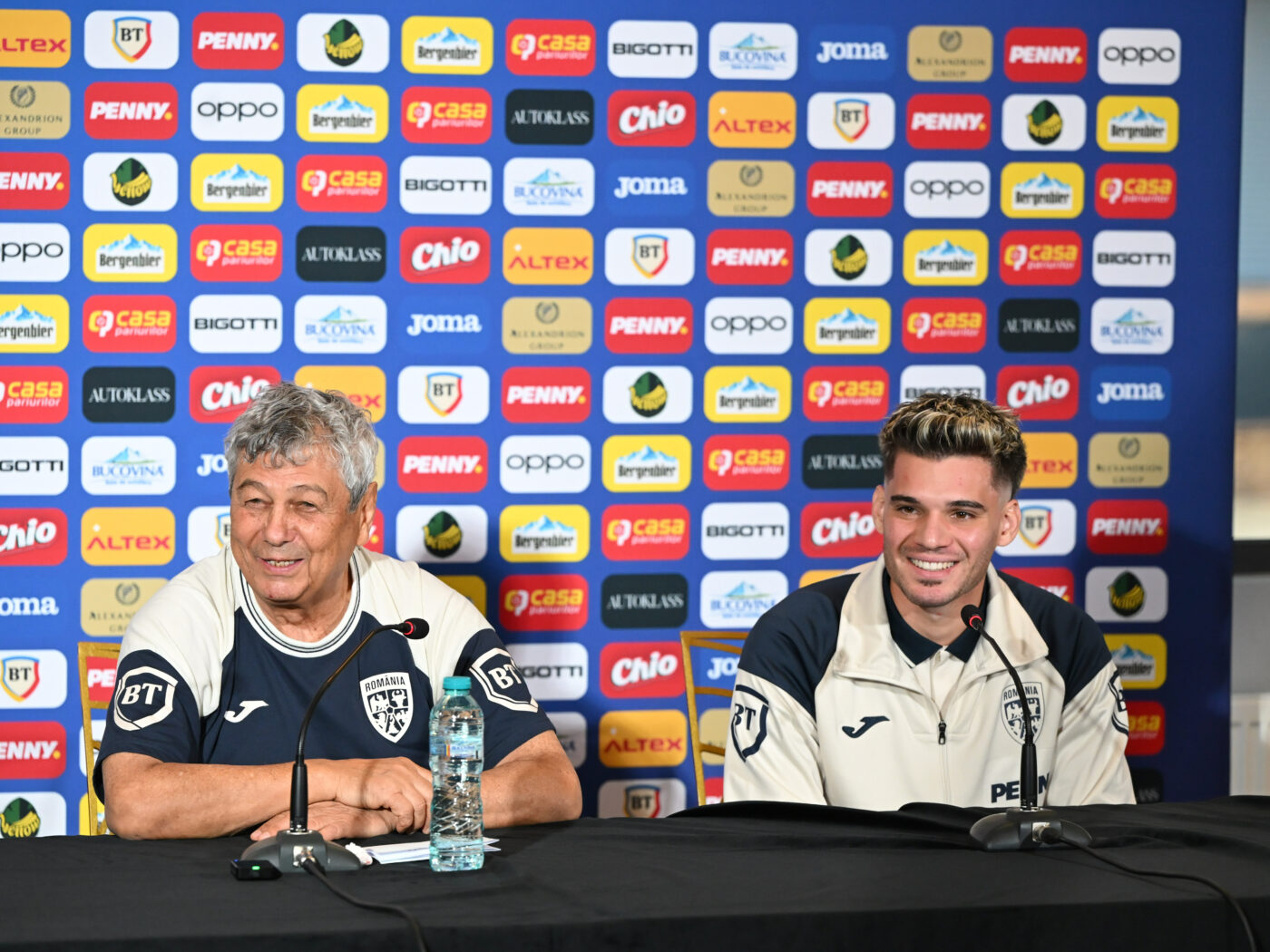 Ce au vorbit Ianis Hagi şi Mircea Lucescu la telefon. Fotbalistul l-a sunat imediat după ce a dat gol, din tribună, pe selecționer