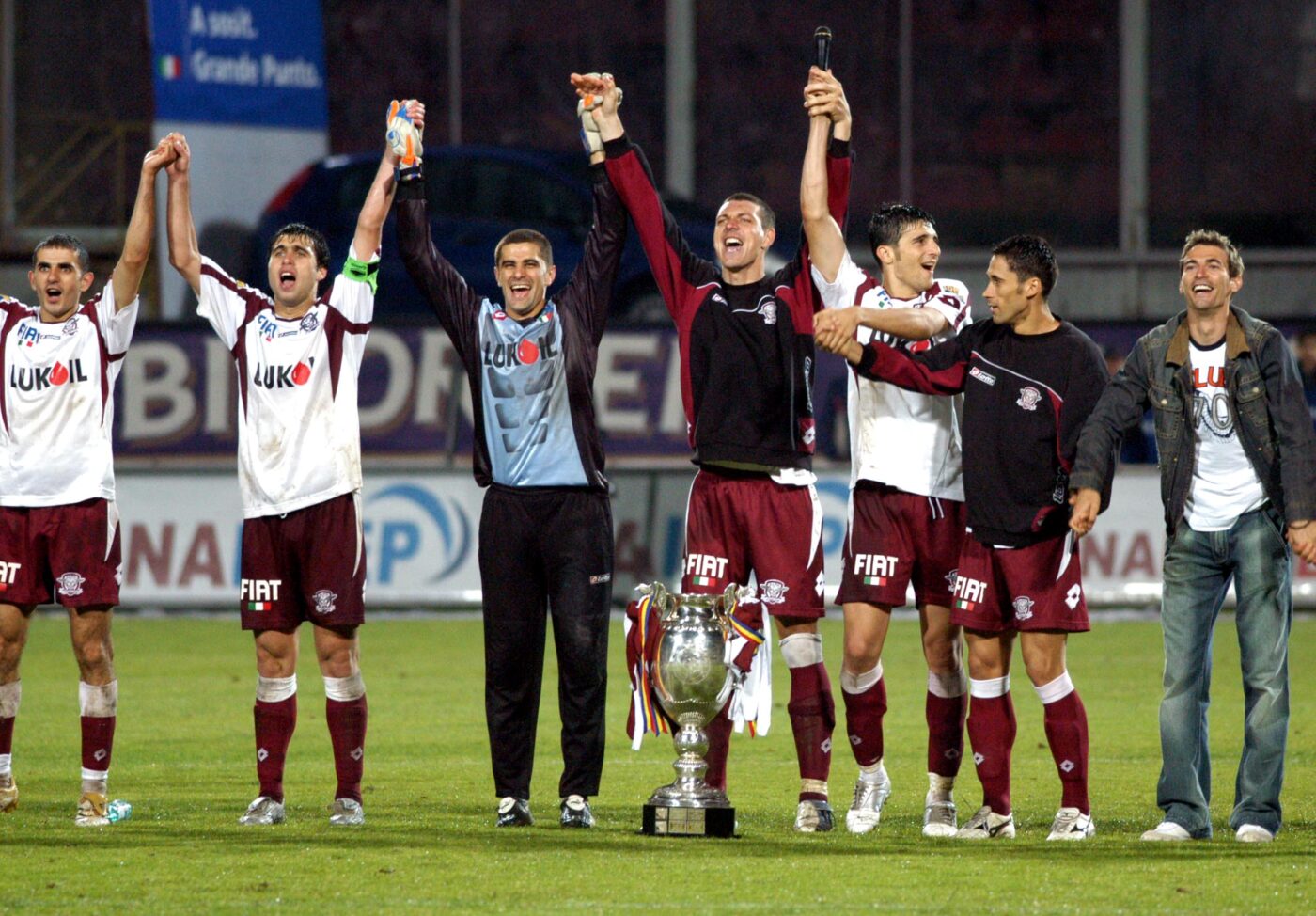 Ce i-a propus patronul echipei de top din Bucureşti unui fotbalist emblematic: „Jumătate din bani pe contract, jumătate pe o firmă de-ale mele”