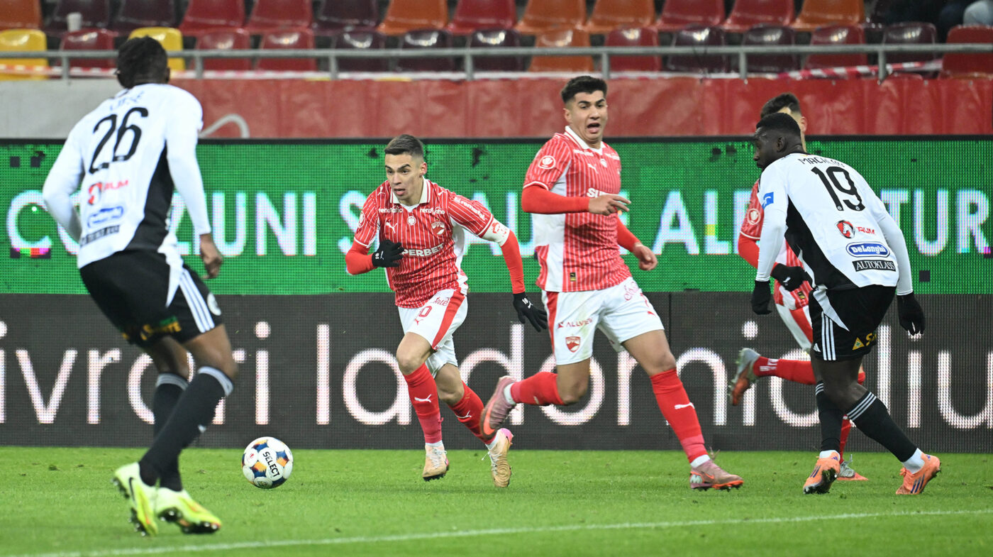 DECLARAȚII Ce i-au spus fotbaliștii lui Dinamo lui Cătălin Cîrjan, în vestiar, când au vorbit despre oferta uriașă din Ucraina: „Să se gândească la asta!”
