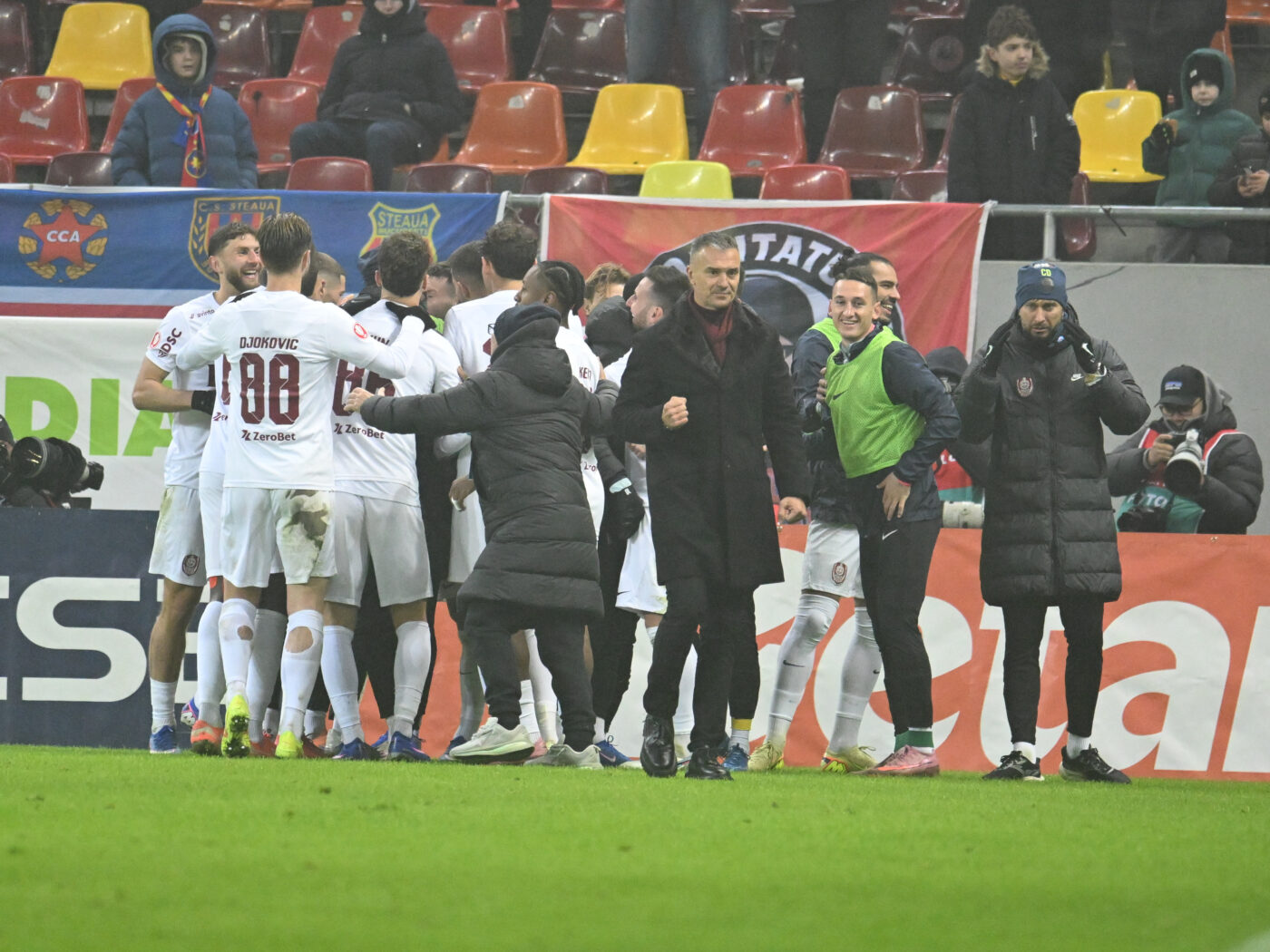 SPECIAL Ce n-ai văzut la TV în FCSB – CFR Cluj 1-4. Daniel Pancu, show total pe Arena Națională! Cum au reacționat fanii campioanei