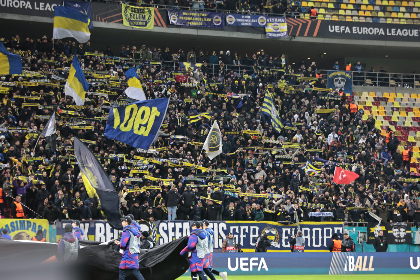 SPECIAL Ce n-ai văzut la TV în FCSB – Fenerbahce 1-1. Ca la Istanbul! Ce au făcut turcii pe Arena Națională în absența Peluzei Nord