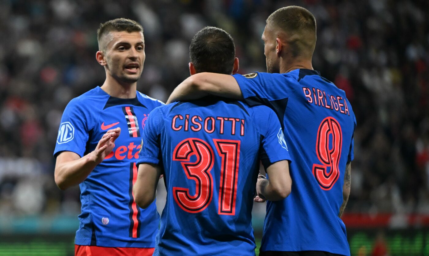 Ceartă pe teren între Tănase și Bîrligea, la FC Argeș – FCSB! A început să țipe la el și să îi reproșeze că a fost egoist