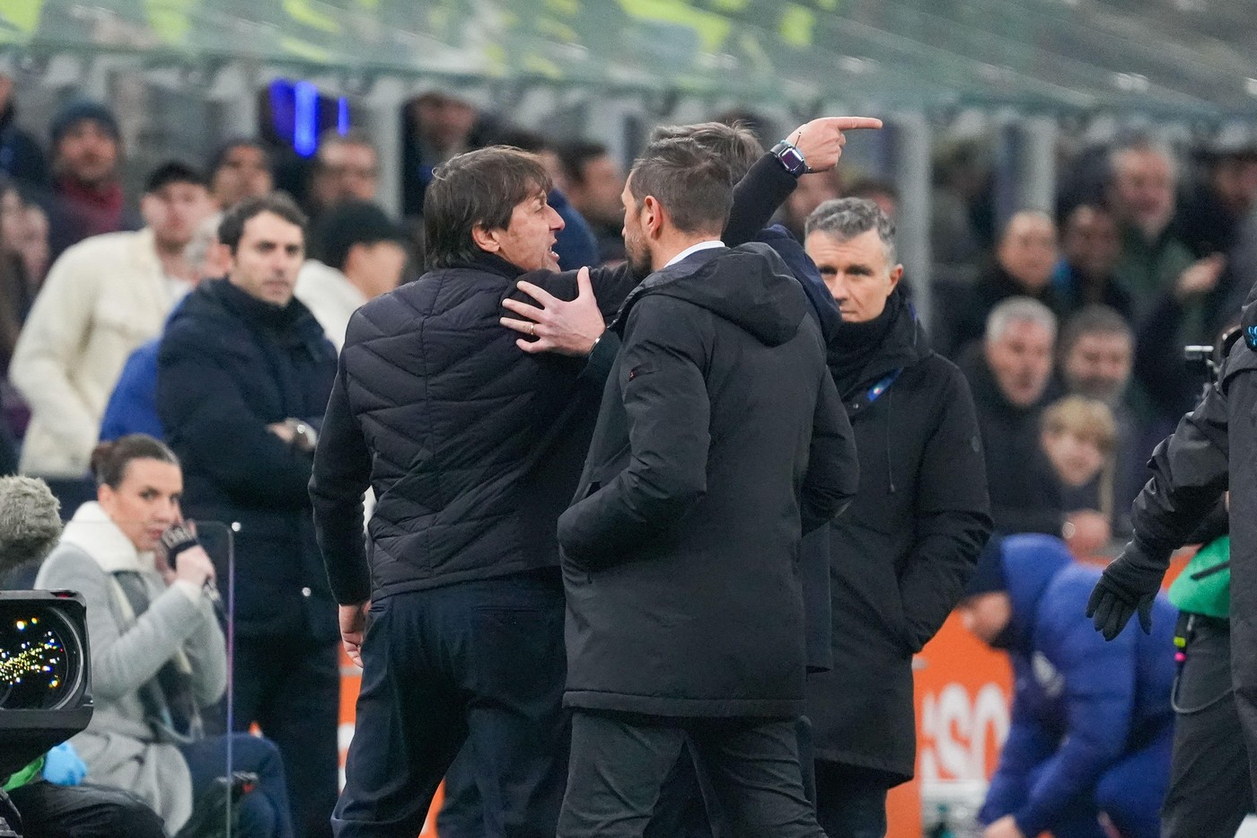 Conte, eliminat pentru că a urlat „Rușine!” spre arbitri după ce echipa lui Chivu a primit penalty!