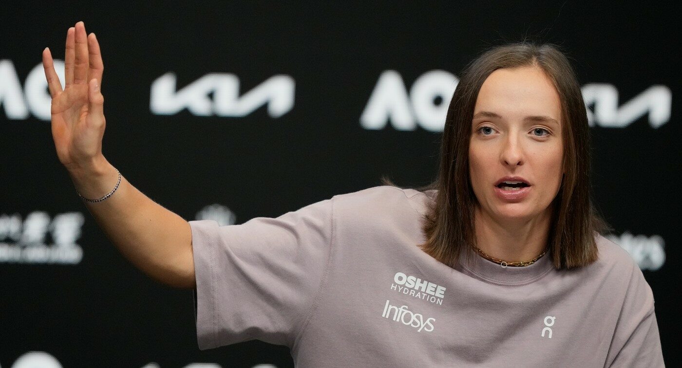 TENIS Cum a reacționat Iga Swiatek când a aflat că Naomi Osaka s-a retras după controversa cu Sorana Cîrstea: „Nu am urmărit meciul, dar am observat ceva” 