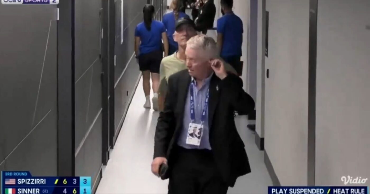 TENIS Mentorul Simonei Halep, surprins de camere în cel mai controversat moment de la Australian Open! Fanii au luat foc: „Reputația lui e compromisă”