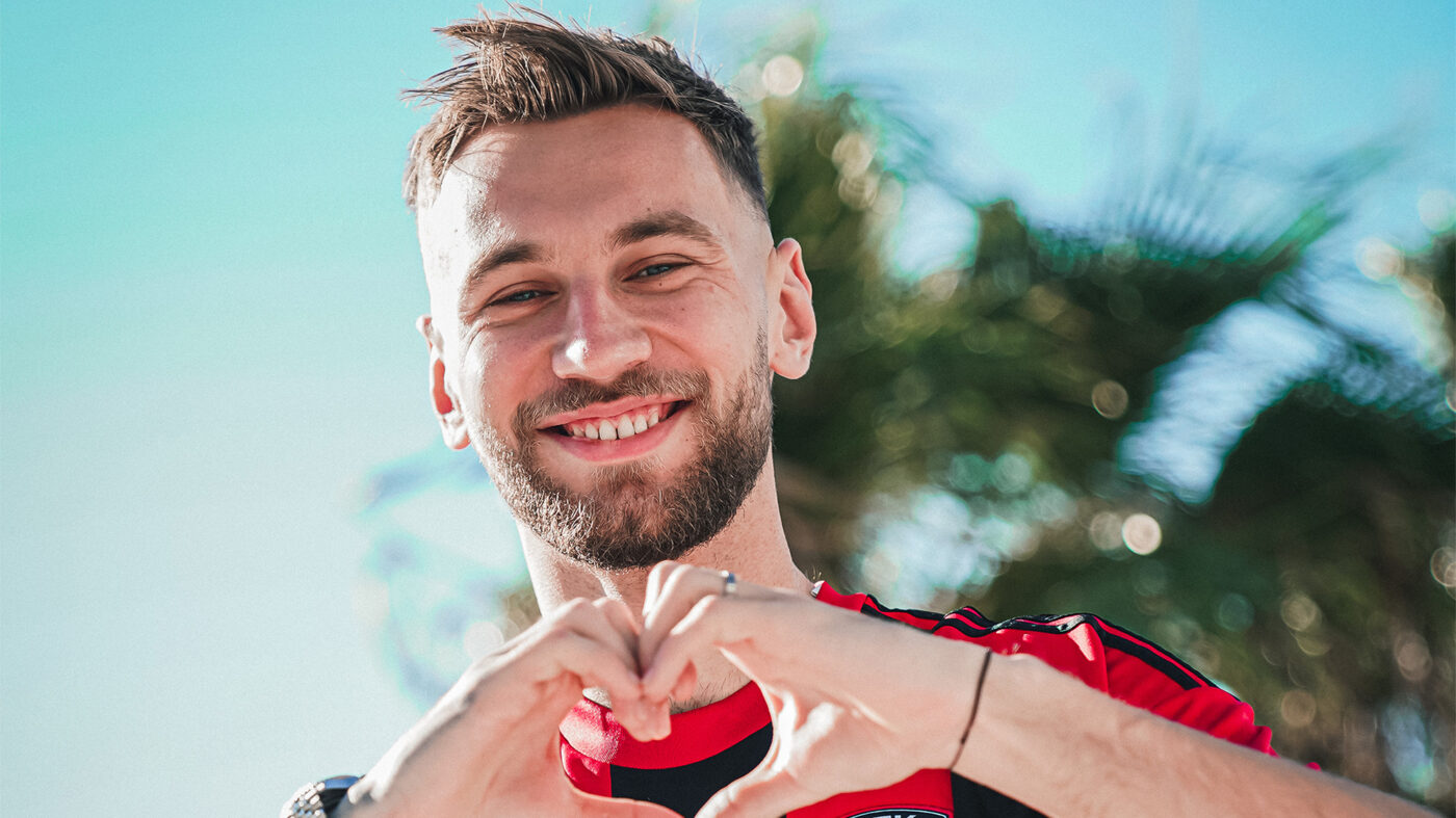 CORESPONDENȚĂ ANTALYA Denis Drăguș a semnat! Imagini inedite cu fotbalistul român alături de bașkanul echipei