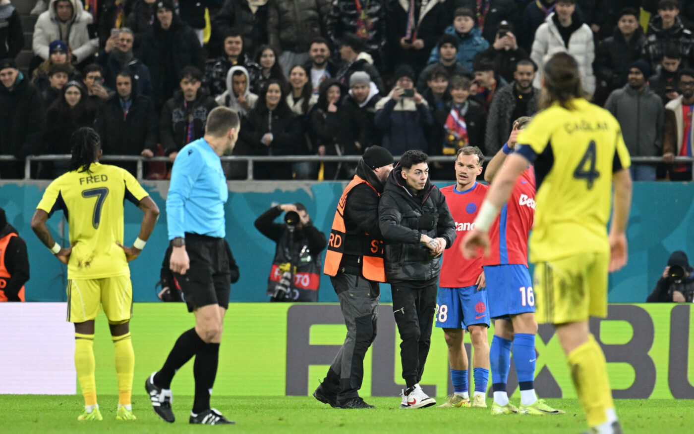FCSB e la mâna UEFA. Ce s-a întâmplat pe teren la meciul cu Fenerbahce