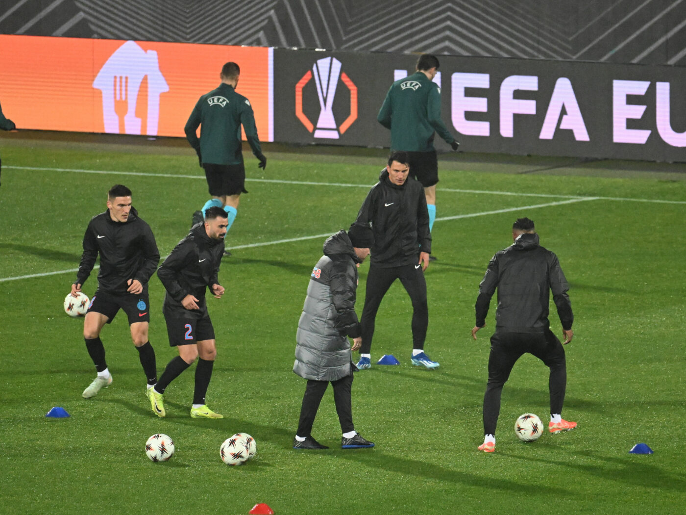 Gigi Becali a răspuns direct când a fost întrebat de absența unui fotbalist din primul 11 cu Dinamo Zagreb: „E în vârstă, nu poate”