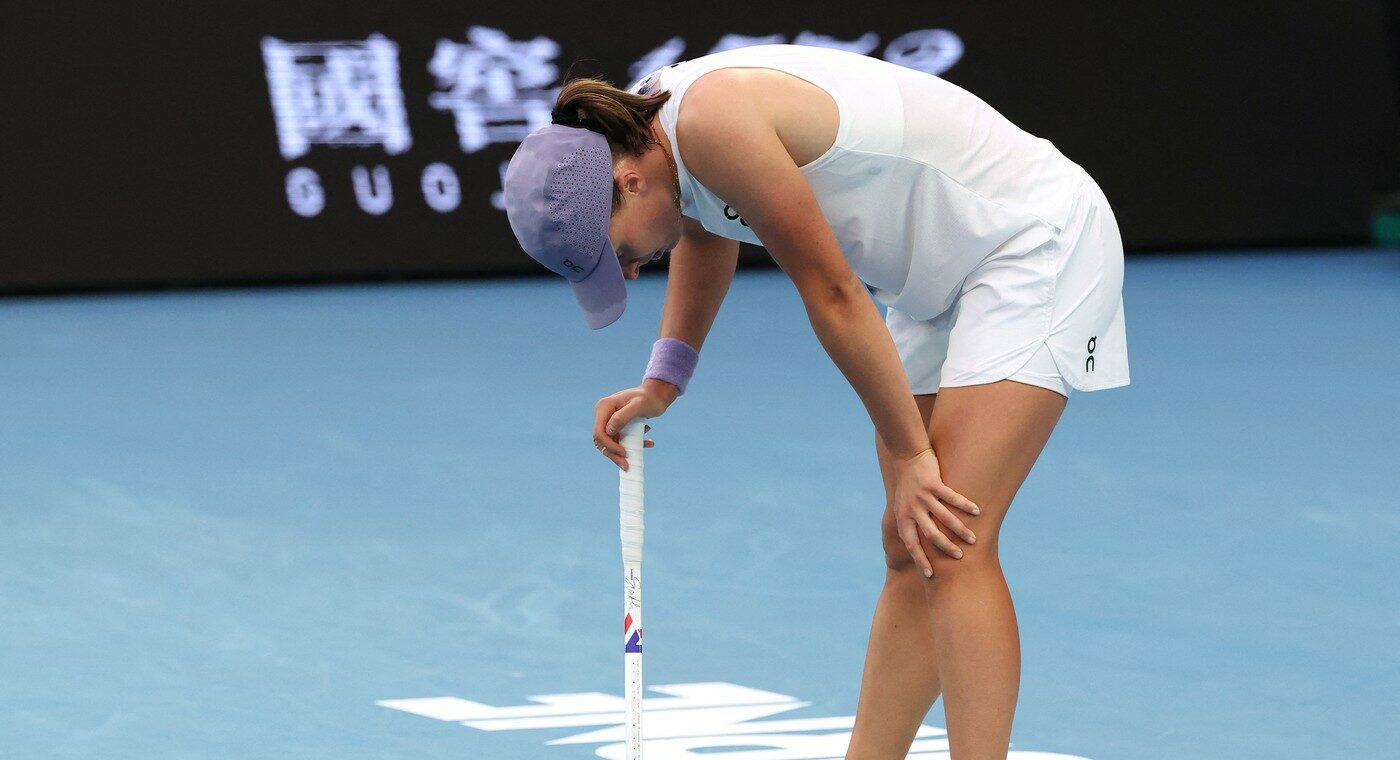 TENIS Iga Swiatek, imagini neobișnuite la debutul la Australian Open! Fostul lider WTA a avut probleme cu ținuta și a recurs la un gest neașteptat. VIDEO