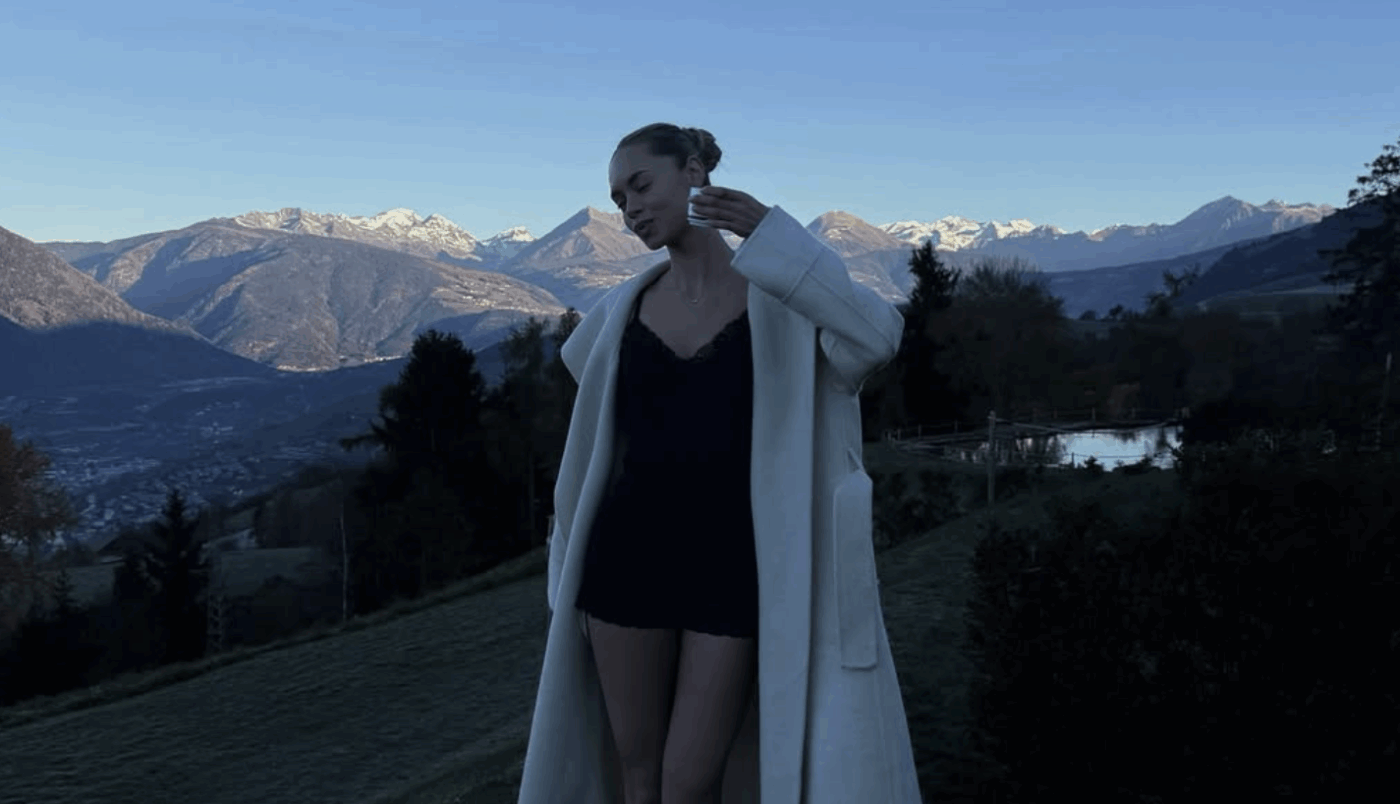 Iubita lui Jannik Sinner s-a poza în bikini în camera de hotel și a atras numeroase comentarii