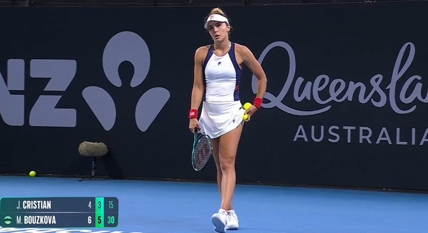 Jaqueline Cristian și-a schimbat sponsorul tehnic, dar noul echipament nu i-a purtat noroc la Brisbane! Înfrângere usturătoare în primul tur. FOTO