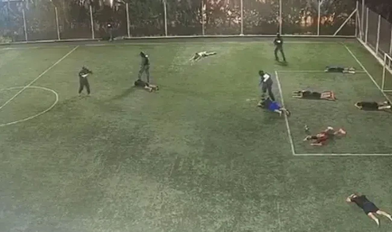 Masacru-la-o-partida-de-fotbal.-Au-intrat-imbracati-in-uniforme-militare-si-au-ucis-3-persoane.jpg