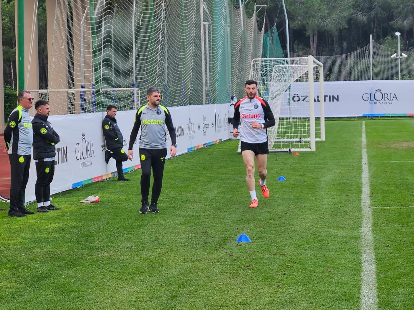 CORESPONDENȚĂ ANTALYA Mihai Popescu trage tare pentru a nu fi dat afară de Gigi Becali! Imaginile momentului cu fundașul FCSB
