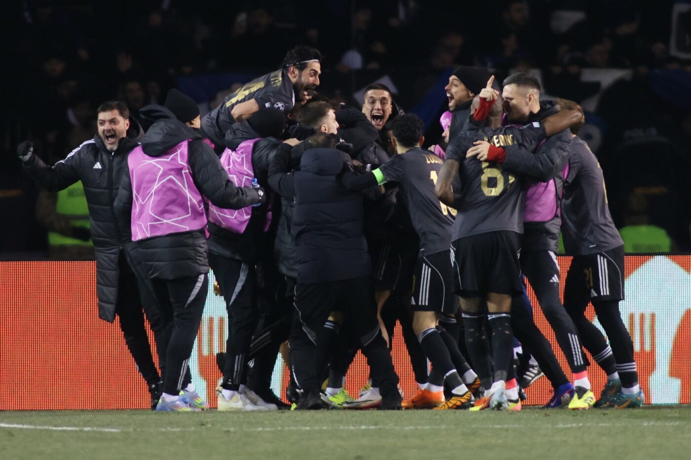 Nimeni-nu-credea-ca-asa-ceva-e-posibil-in-Europa-si-mai-ales-in-Champions-League-In-minutul-904-au-dat-golul-care-ii-duce-98-in-play-off-1400x933.jpg