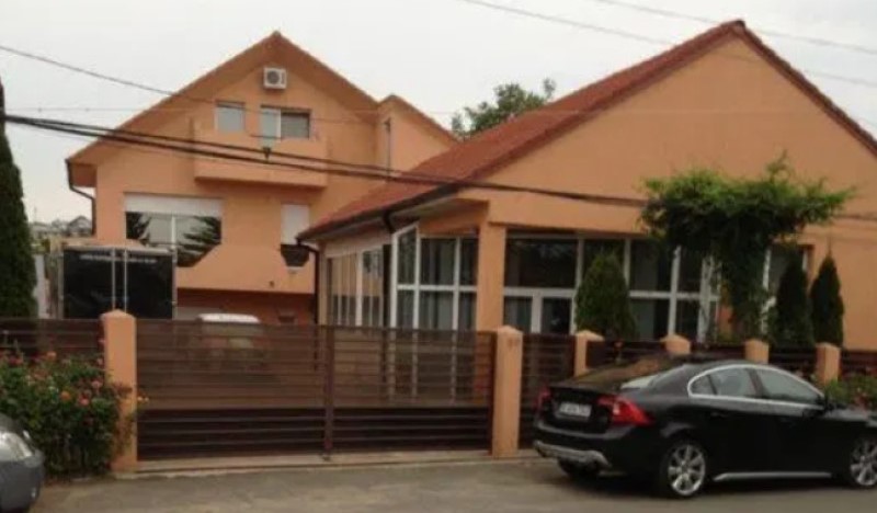 O vilă din Bârlad cu piscină, saună și 5 dormitoare se vinde cu 800.000 de euro. De ce e așa scumpă