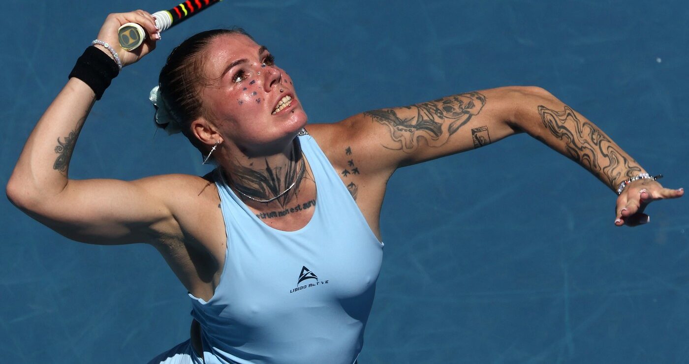 TENIS Povestea jucătoarei care a tras atenția tuturor la Australian Open. S-a tatuat pe față pentru meciul cu campioana en-titre, în timp ce tatăl ei luptă pe front: „Nu pot vorbi despre asta”