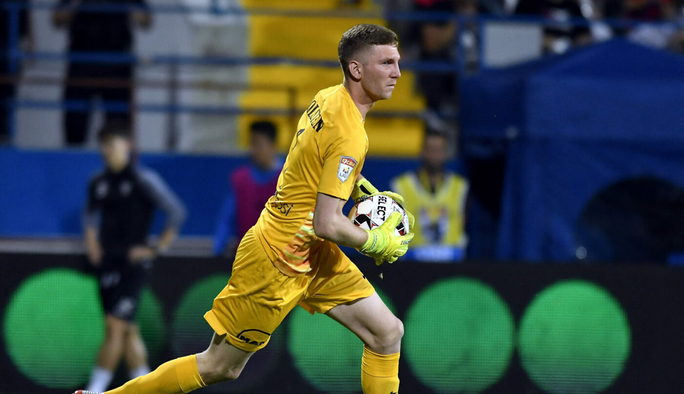 EXCLUSIV Portarul campion în două țări pe care l-a lansat Gică Hagi se întoarce în Superliga! Cu ce echipă de tradiție semnează în aceste ore