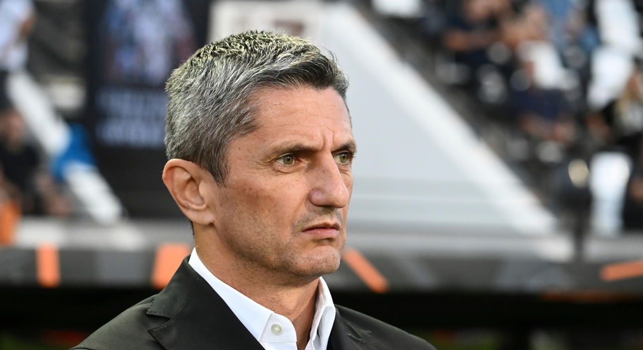 Răzvan Lucescu, discurs devastator pe aeroport şi mesaj pentru români: „Stați de vorbă cu părinții voştri!”