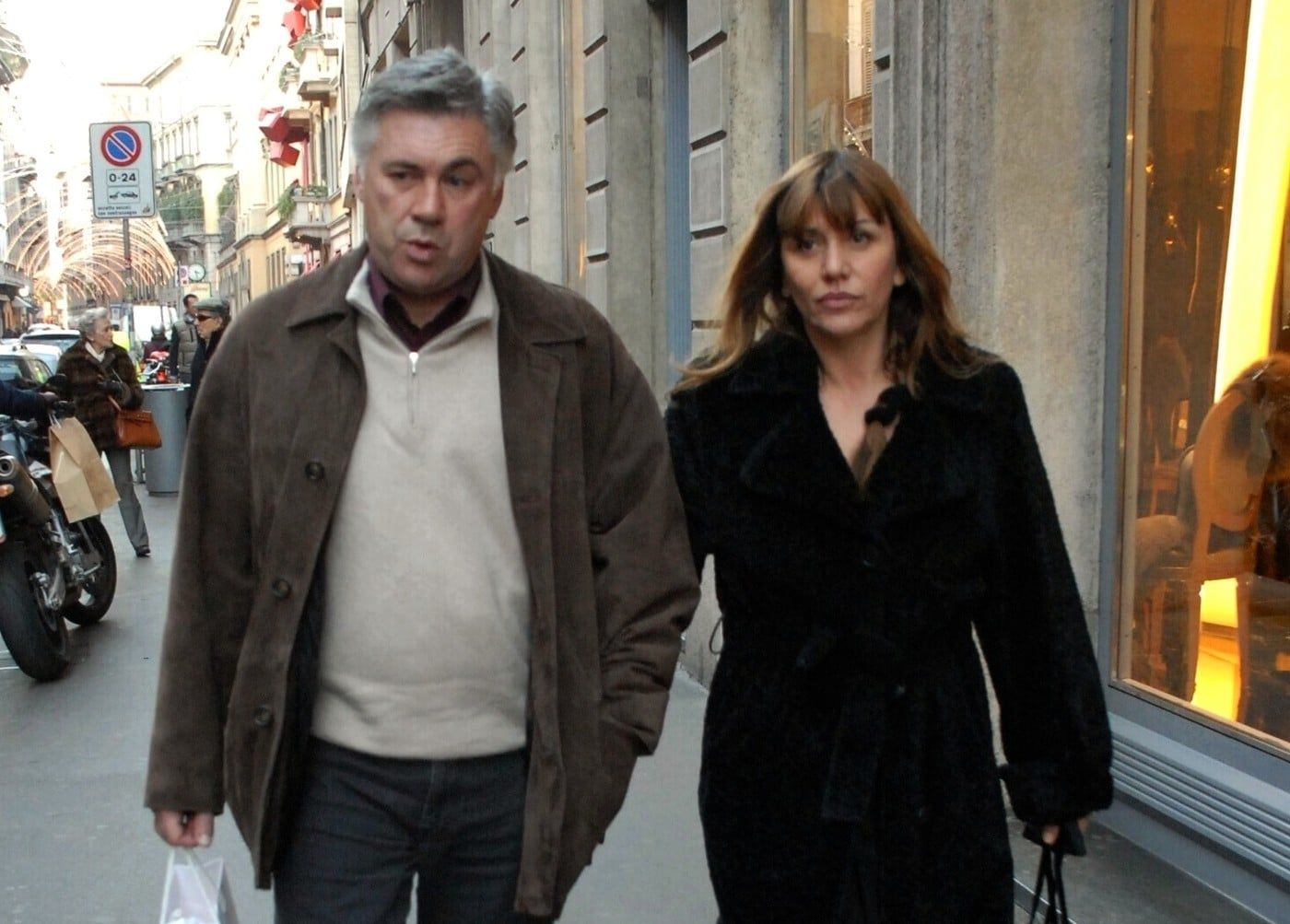 Românul care a jucat la Milan, dar a ajuns paznic la aeroport l-a luat la mișto pe Ancelotti pe internet: „Te pup Carleto. Mai ții minte asta?”