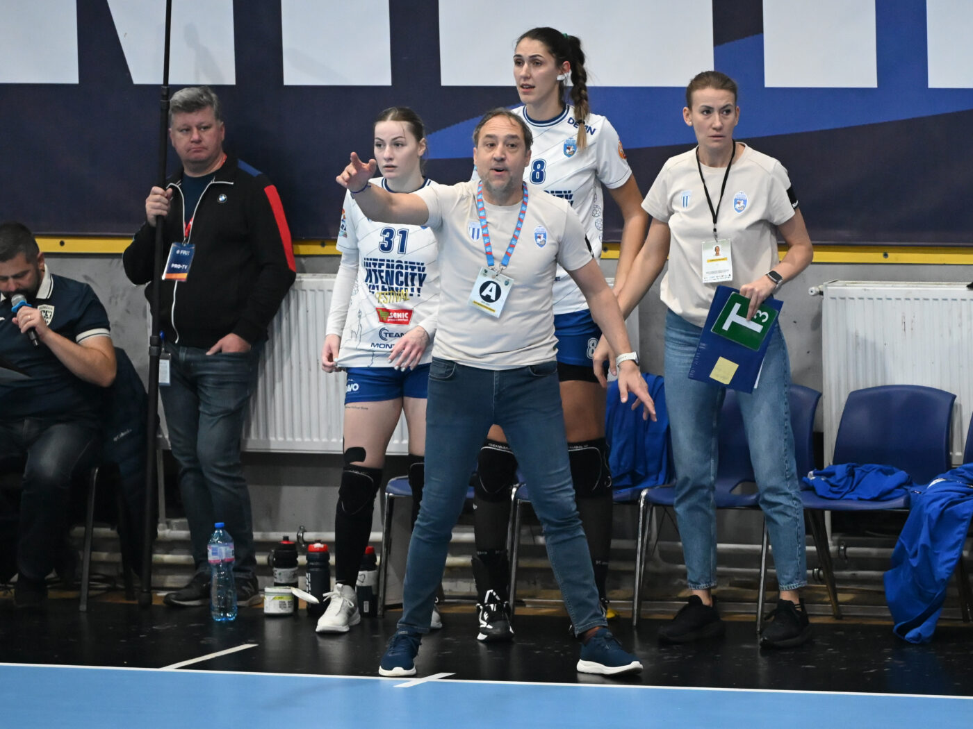 SCMU Craiova transferă „una dintre cele mai spectaculoase handbaliste din Europa”. Golghetera din Ungaria vine la echipa selecţionerului României