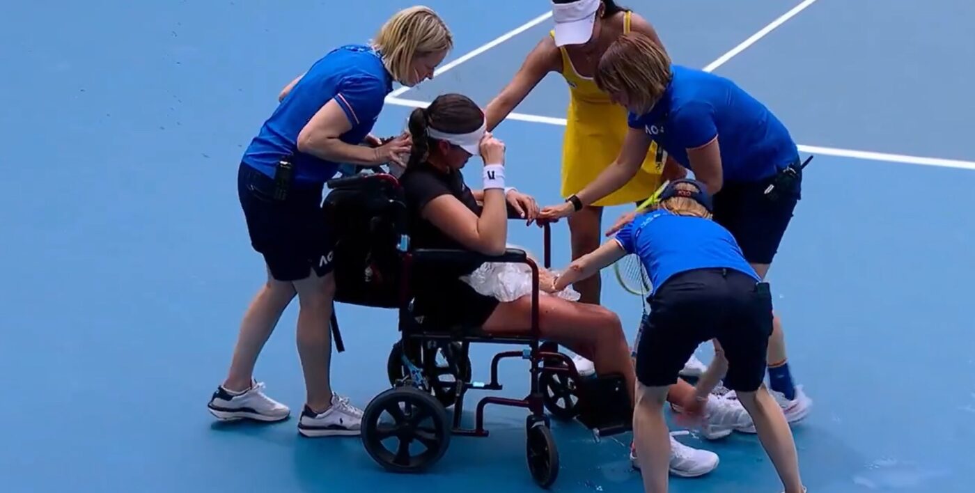 TENIS Momente dramatice la Australian Open! A fost scoasă de pe teren în scaun cu rotile, la 5-3 în setul decisiv. VIDEO 