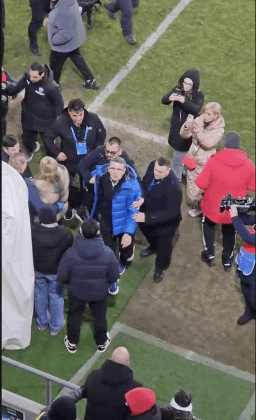 Eugen Neagoe, criză de nervi după ce fanii lui Dinamo l-au atacat: „De ce mă înjurați?”