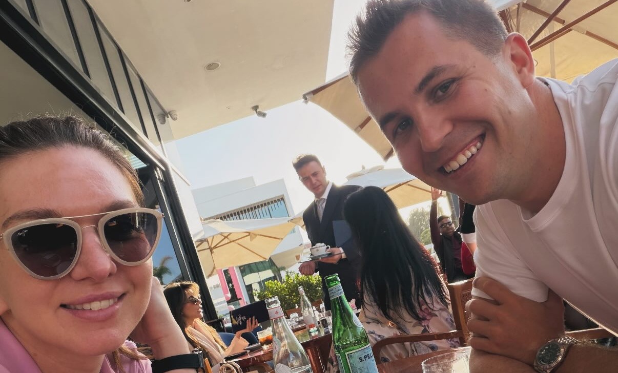 Simona-Halep-a-facut-public-ritualul-dintre-ea-si-barbatul-cu-care-s-a-afisat-la-Dubai.jpg