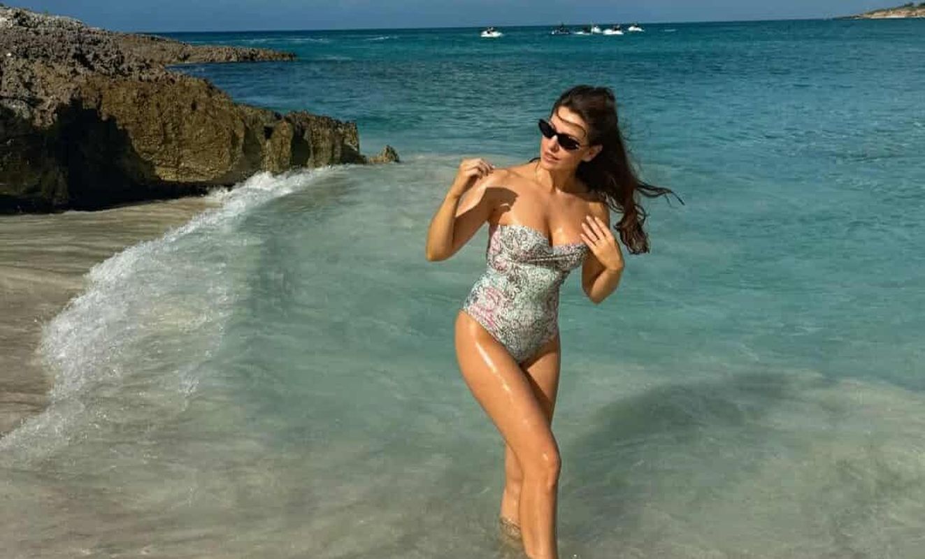 EXTRA Simona Țăranu, splendoare în Caraibe. Prezentatoarea TV, imagini hot în costum de baie