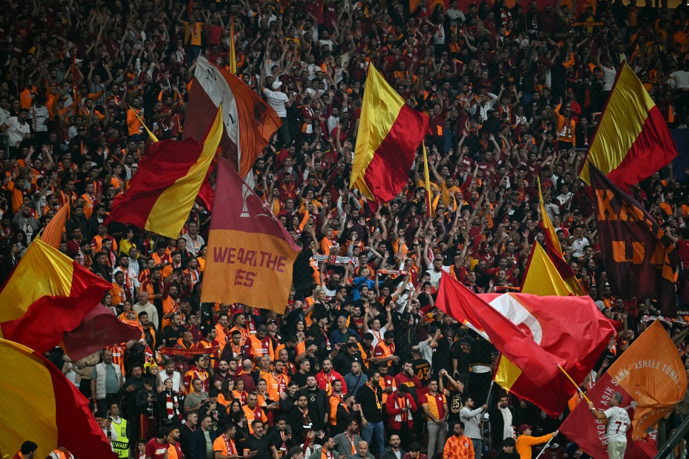Transferul fotbalistului român la Galatasaray, negociat în mare secret la Intercontinental: „Oferte de la Monaco şi Atletico Madrid”