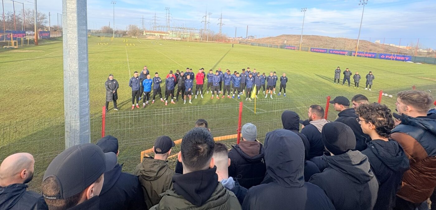 Ultrașii de la UTA au venit la antrenament peste Adrian Mihalcea și jucători. Mesajul ferm transmis: „Să le dăm peste gură!”