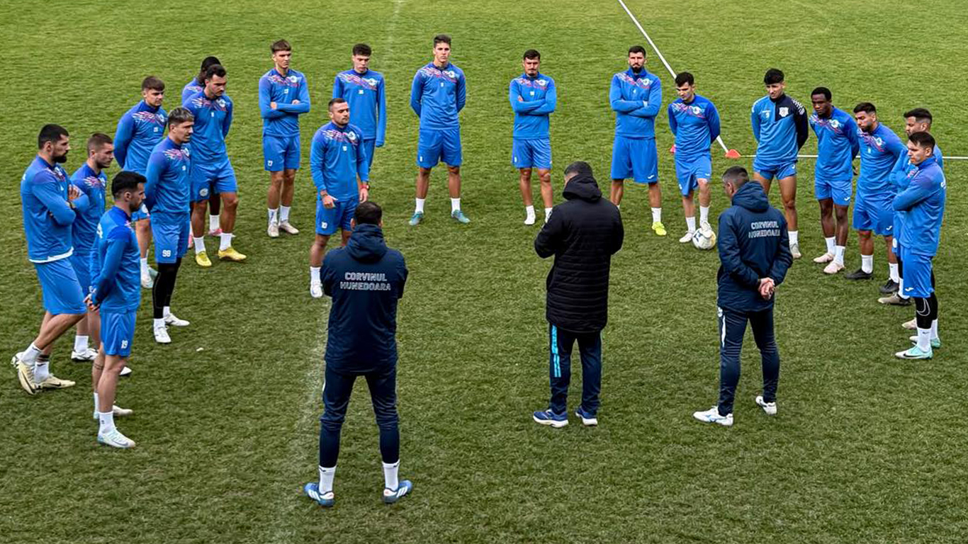 Corvinul renunță la doi jucători împrumutați de la UTA, iar amândoi ajung la altă echipă din Liga 2 controlată de același agent