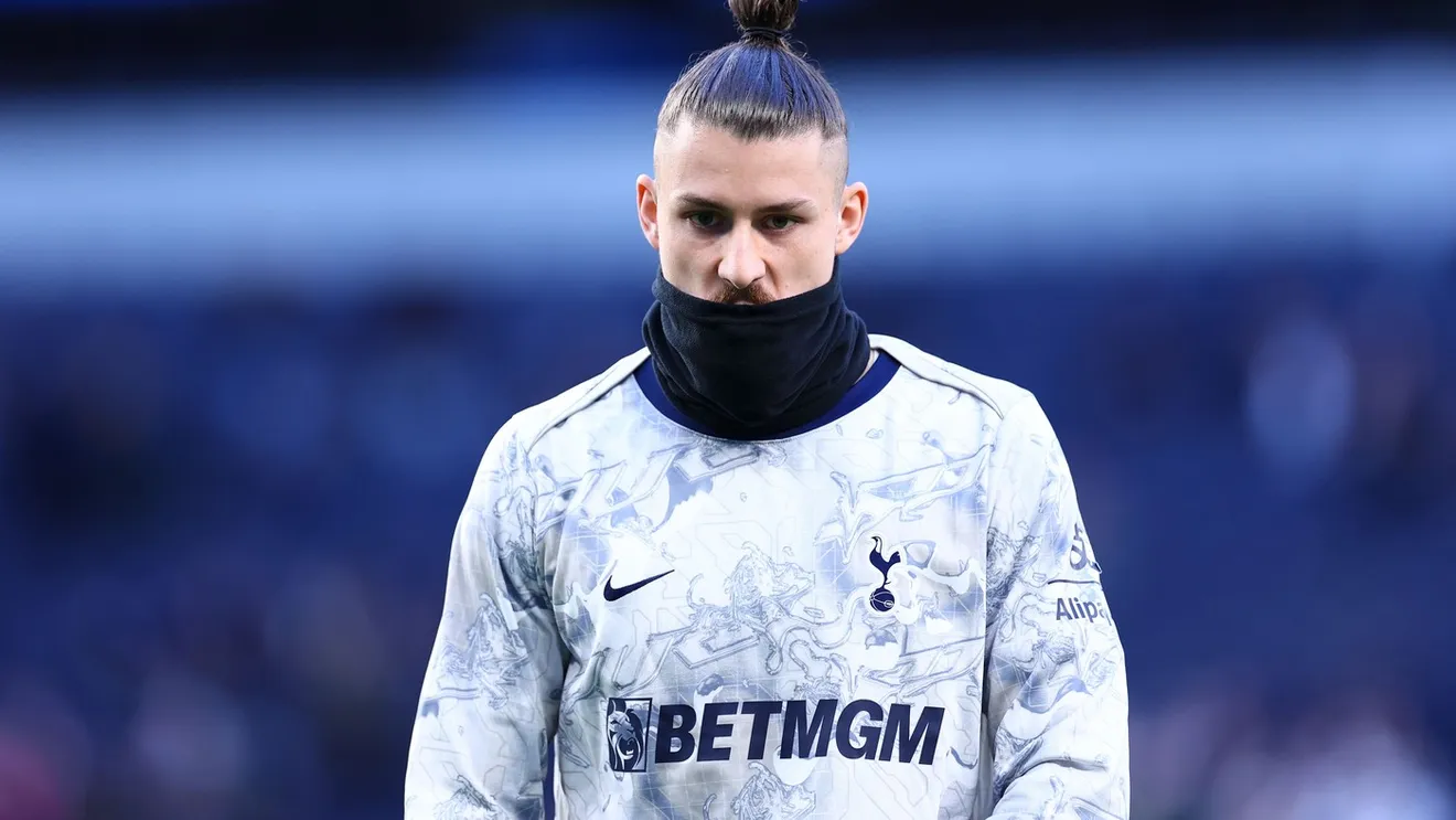 MERCATO Conte vrea să-i ia titlul lui Chivu cu ajutorul lui Radu Drăgușin! Napoli a intrat în forță în negocieri cu Tottenham