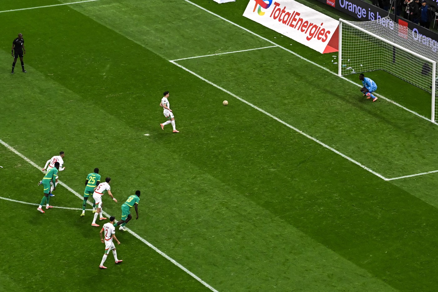 Nebunie în finala Cupei Africii! Senegal s-a retras de pe teren, Maroc a ratat un penalty din scăriță în minutul 90+24, iar în prelungiri s-a produs inevitabilul