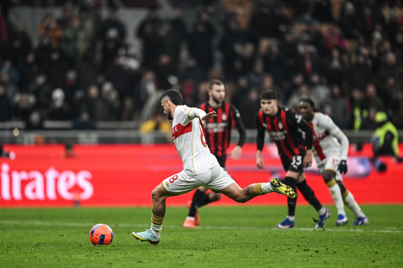 „Unde ai dat-o, Nicule?”. Stanciu i-a lăsat cu gura cască pe comentatorii români cu ratarea penalty-ului din meciul cu Milan