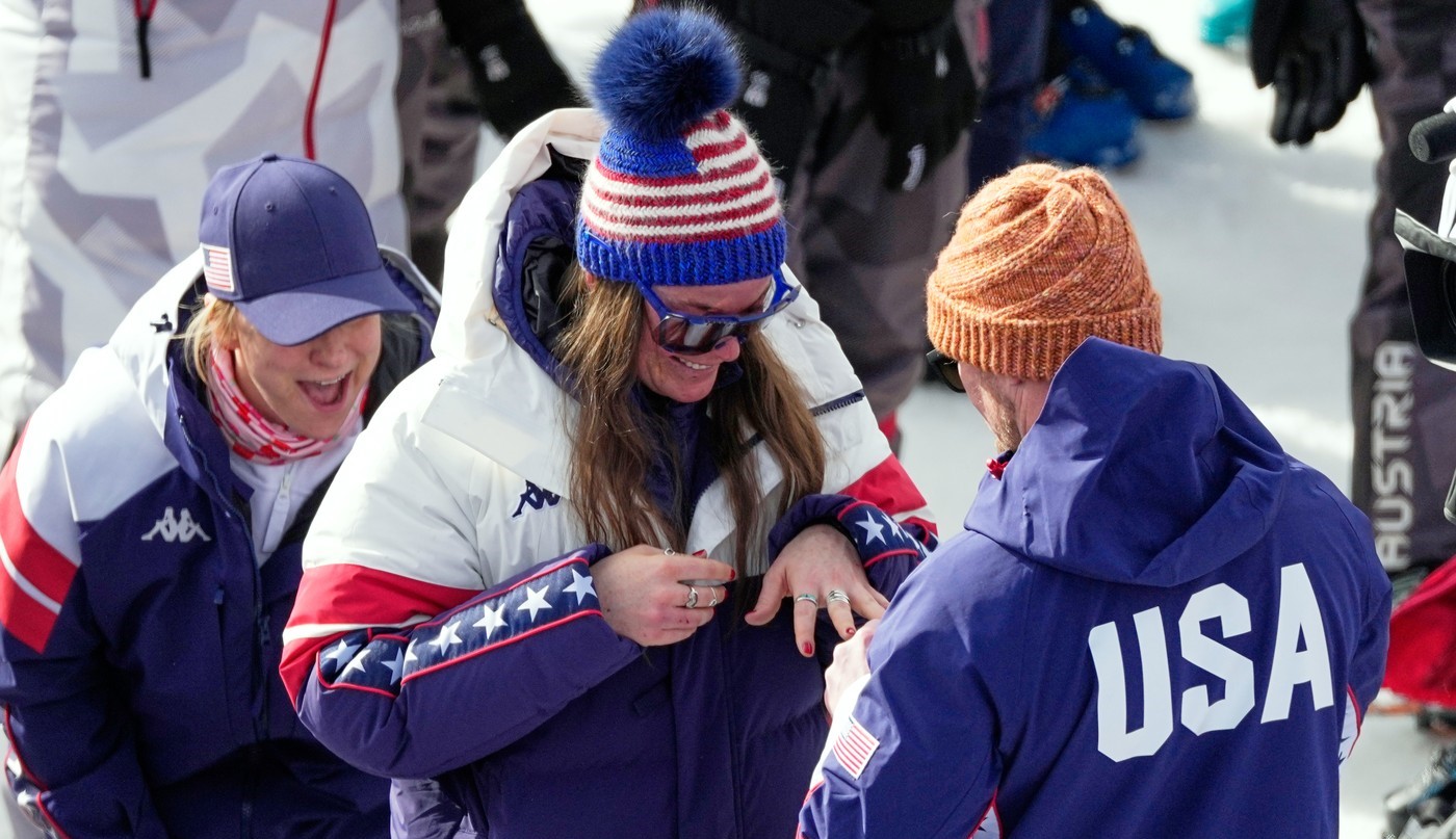 JO CORTINA MILANO 2026 A câştigat aurul olimpic la Milano şi a fost cerută imediat, pe pârtie, în căsătorie