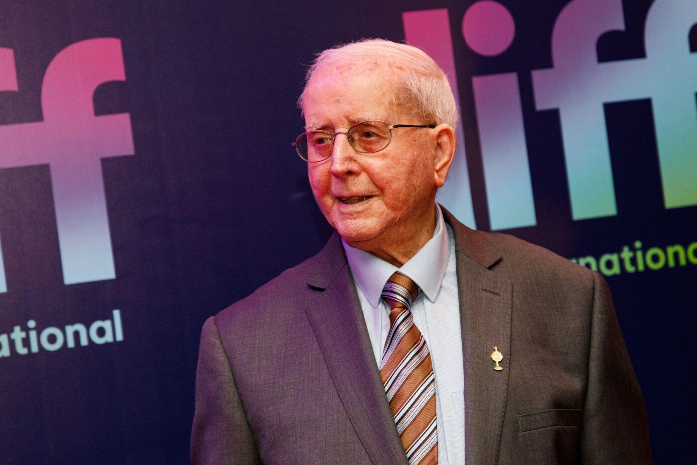 Are 102 ani şi e considerat o adevărată legendă: „L-am văzut pe Papă la Cupa Mondială din 1990”