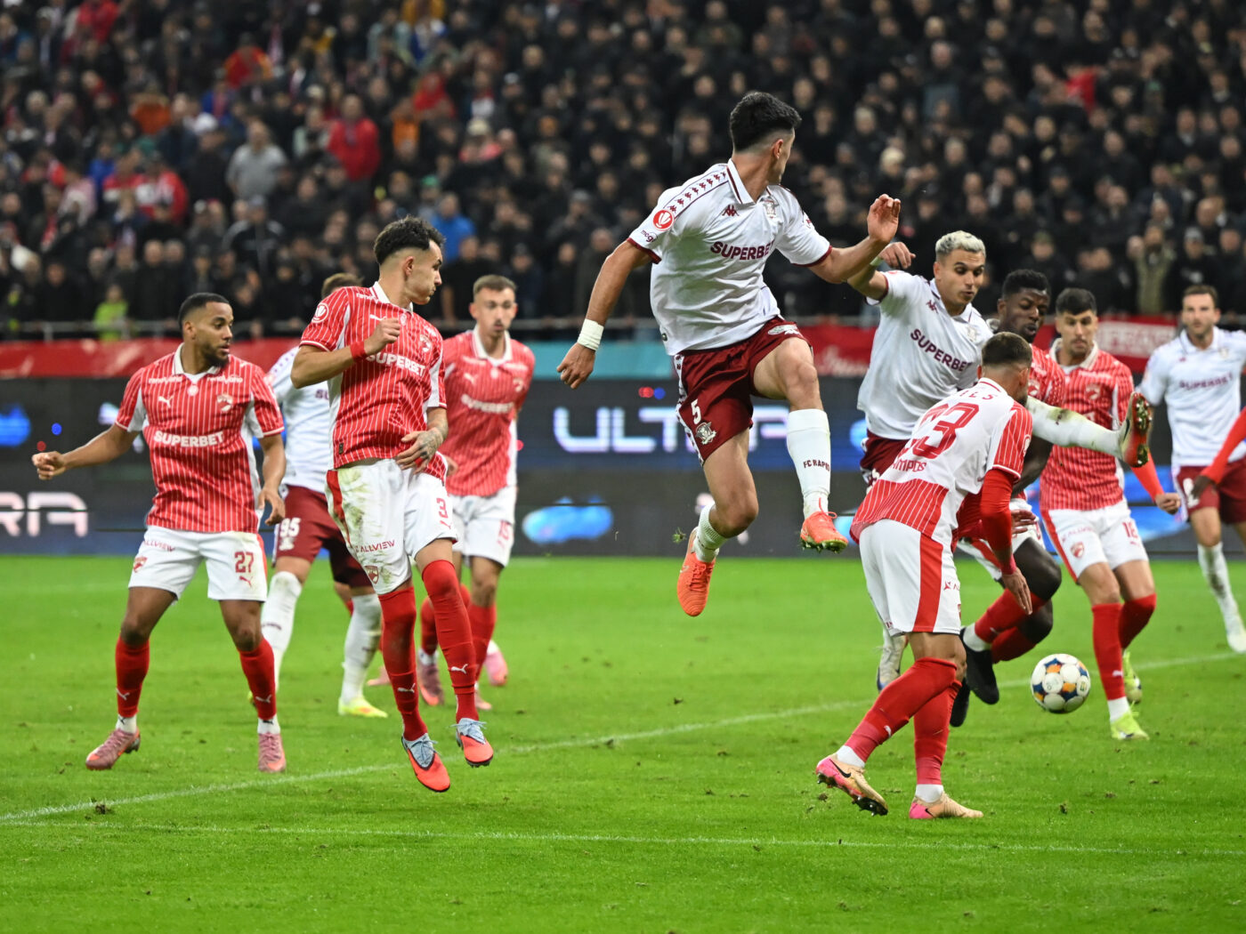 SPECIAL Cei mai buni fundași laterali ACUM în Superliga: cine s-a „abonat” la titlul de jucătorul etapei și forțează titularizarea în Turcia – România, barajul de Mondial!