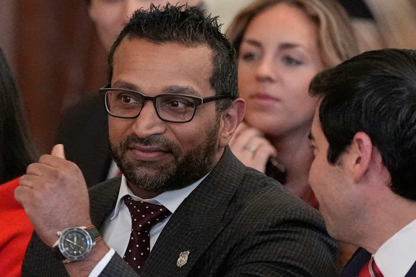 JO CORTINA MILANO 2026 Cum s-a apărat directorul FBI după imaginile în care apare petrecând cu bere în vestiarul naționalei SUA de hochei
