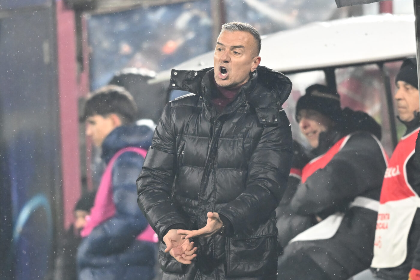 Daniel Pancu șochează înainte de meciul cu UTA: „Am îngenuncheat în fața jucătorilor!”. Ce spune despre plecarea lui Matei Ilie?