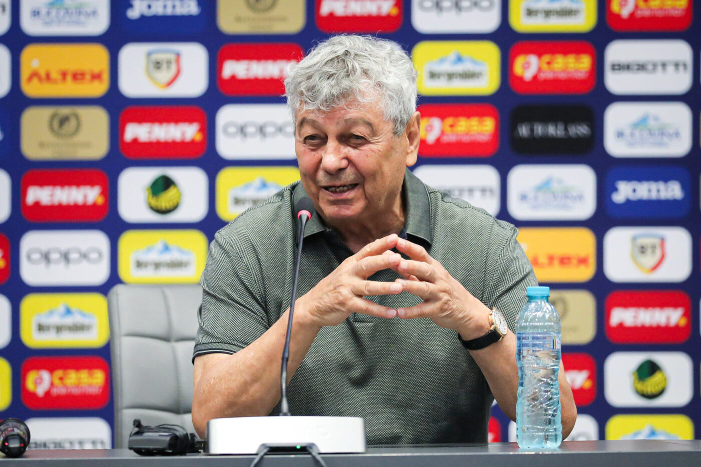 Discutia-din-culise-pe-care-Mircea-Lucescu-a-avut-o-imediat-dupa-ce-a-ales-sa-continue-pe-banca-nationalei-Romaniei-1400x934.jpg