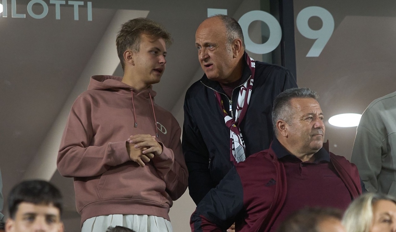 Fostul-fotbalist-de-la-Rapid-a-ajuns-director-in-gigantul-Redport-care-a-cooptat-drept-consiglieri-un-fost-premier-al-Romaniei-si-un-executiv-care-a-atras-finantari-de-20-de-miliarde-de-euro.jpg