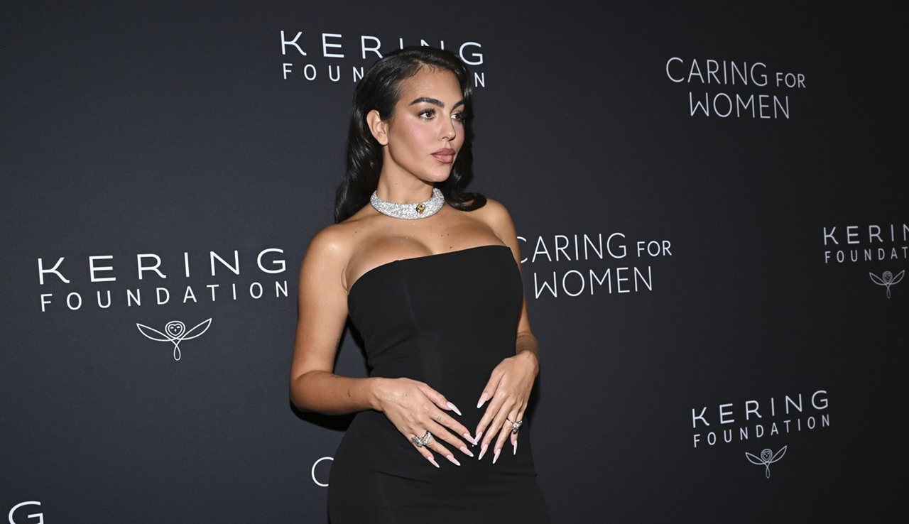 Georgina-Rodriguez-aparitie-spectaculoasa-cu-un-Ferrari-de-peste-500.000-de-euro.jpg
