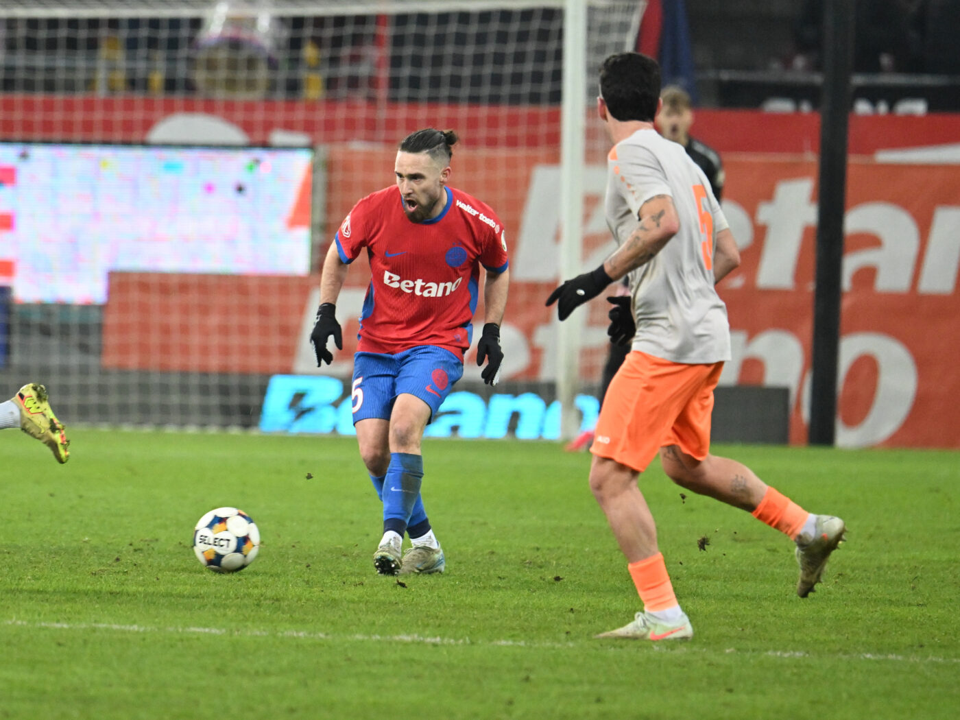 Gigi Becali l-a dat afară din echipa FCSB la pauza meciului cu Metaloglobus. S-a lămurit după 45 de minute de Ofri Arad