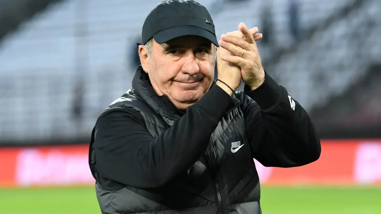 Giovanni-Becali-a-dezvaluit-ce-ar-face-de-fapt-Gica-Hagi-cu-actiunile-de-la-Farul.jpg