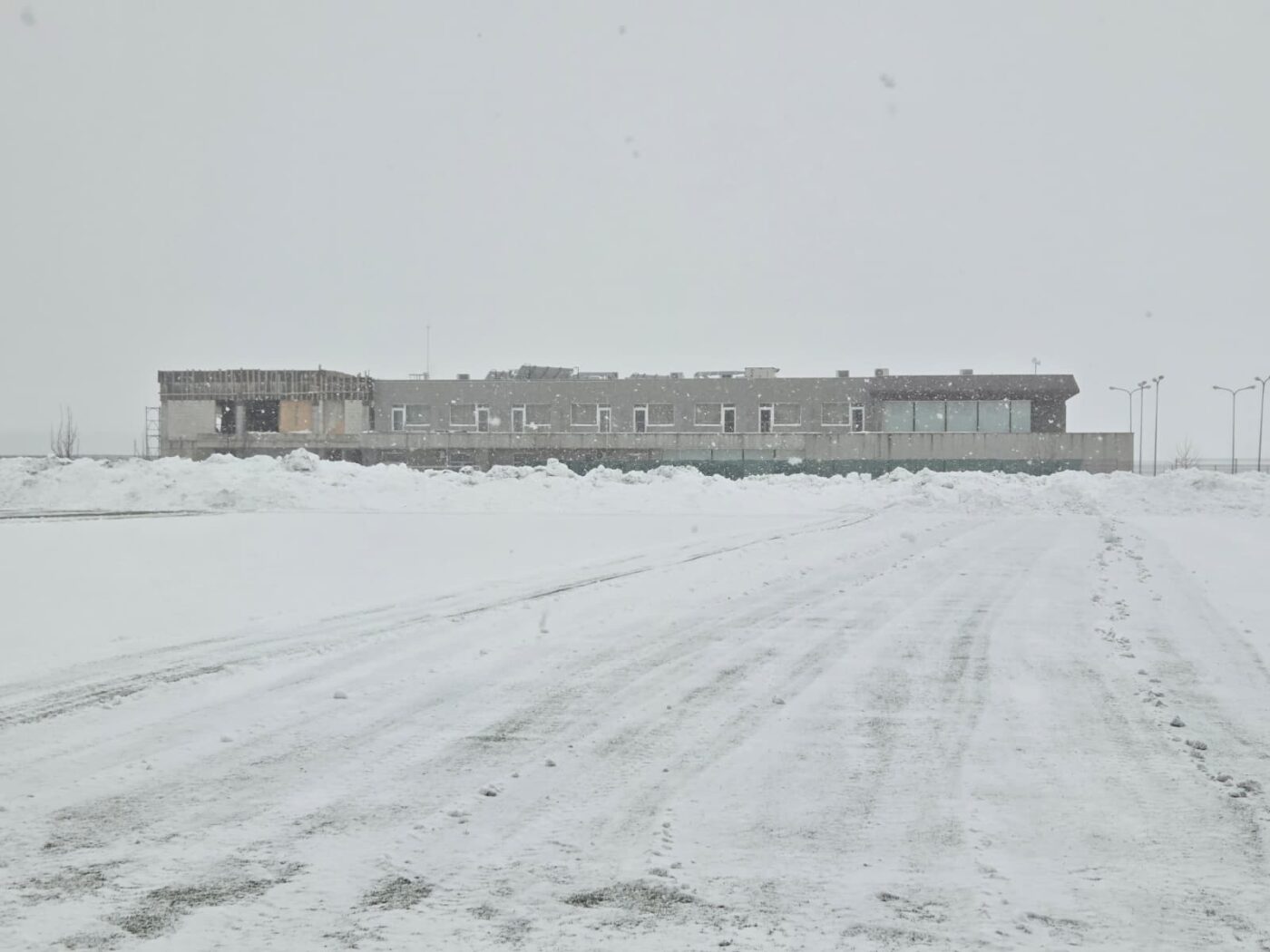 EXCLUSIV Imagini incredibile de la Buftea, unde la 12:00 ar trebui să înceapă meciul CS Dinamo – Sepsi