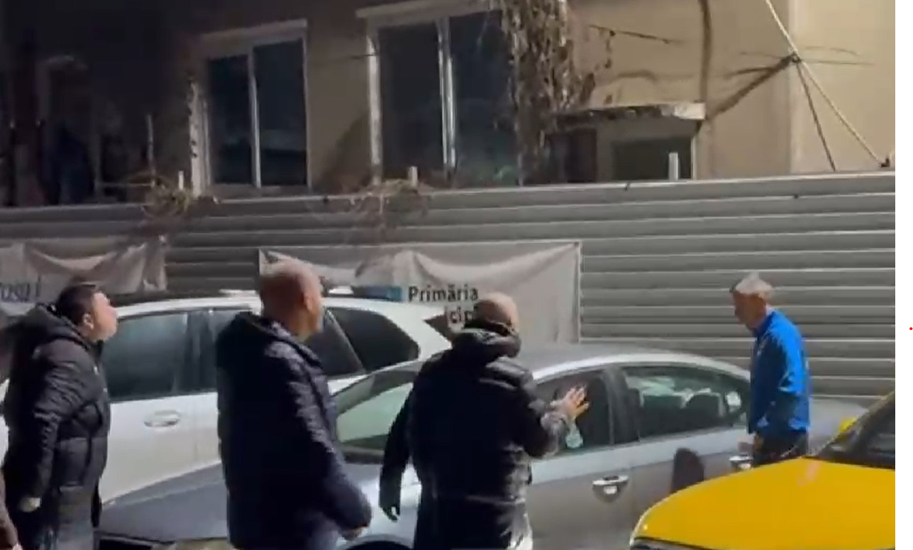 Ireal! Radu Petrescu, la un pas să fie „linşat” de fanii lui FC Argeş, care s-au dus peste el în parcare