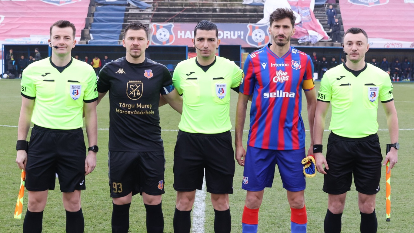 Scandal la Oradea după meciul cu Târgu Mureș! Antrenorul s-a dezlănțuit la adresa arbitrului care pare să fi luat deciziile corecte: ”Haideți să lăsăm să se decidă rezultatele pe teren”