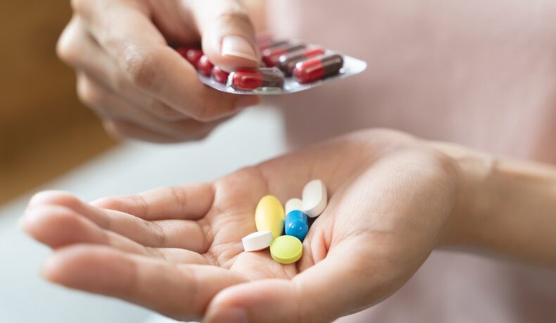 O handbalistă junioară din Timișoara a luat o supradoză de Nurofen! Un conflict familial se putea solda cu o tragedie