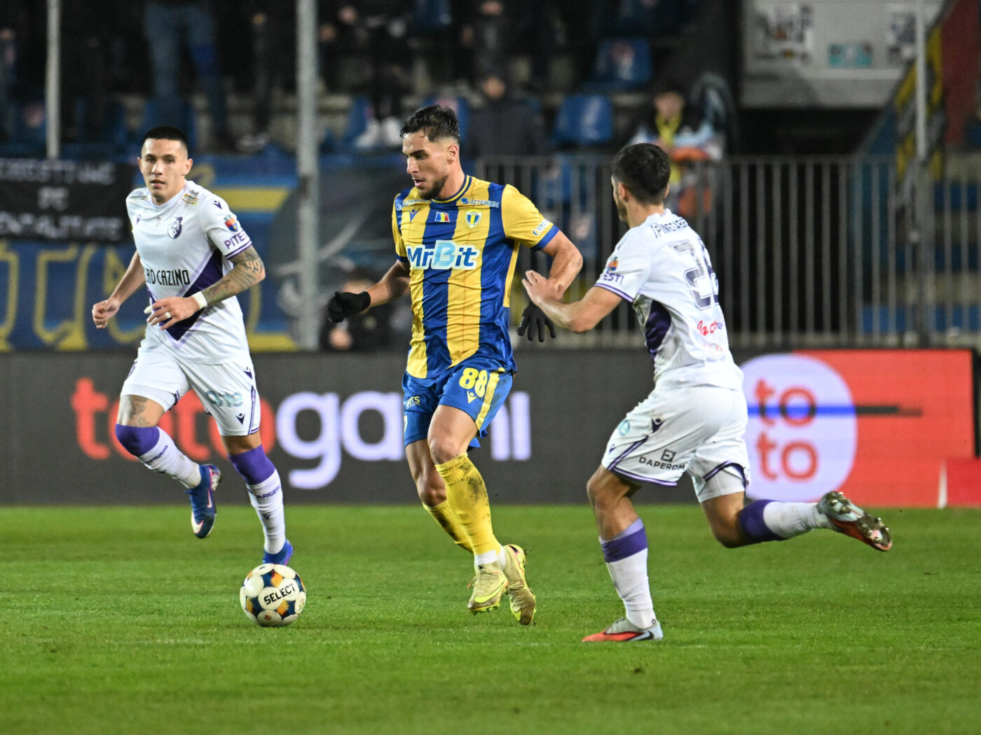 Petrolul – FC Argeș 2-1, în etapa 27 din Superliga. Gură uriașă de oxigen la Ploiești: „remontada” după ce piteștenii au deschis scorul!