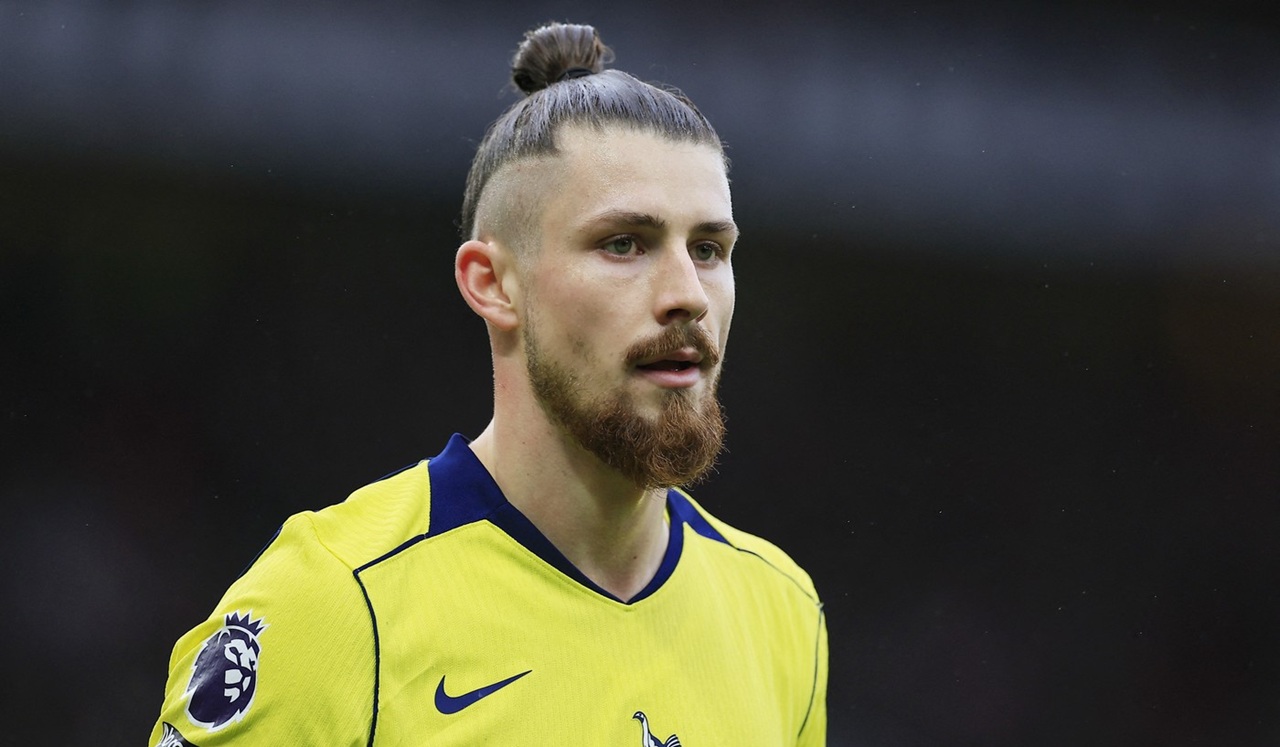 Răsturnare de situație pentru Radu Drăgușin la Tottenham. Noul antrenor l-a lăudat